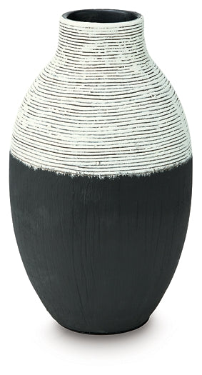 Vase Girtha