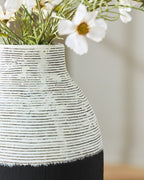 Vase Girtha