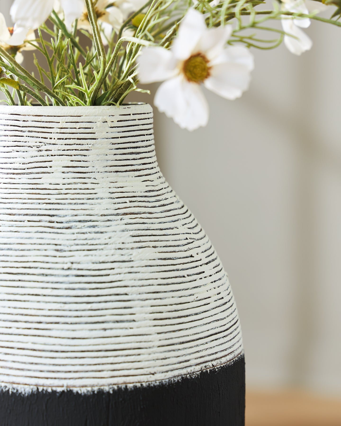 Vase Girtha
