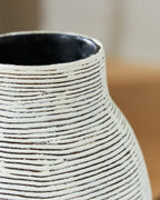 Vase Girtha