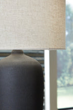 Lampe de table en métal Ryenburg (1/CN)