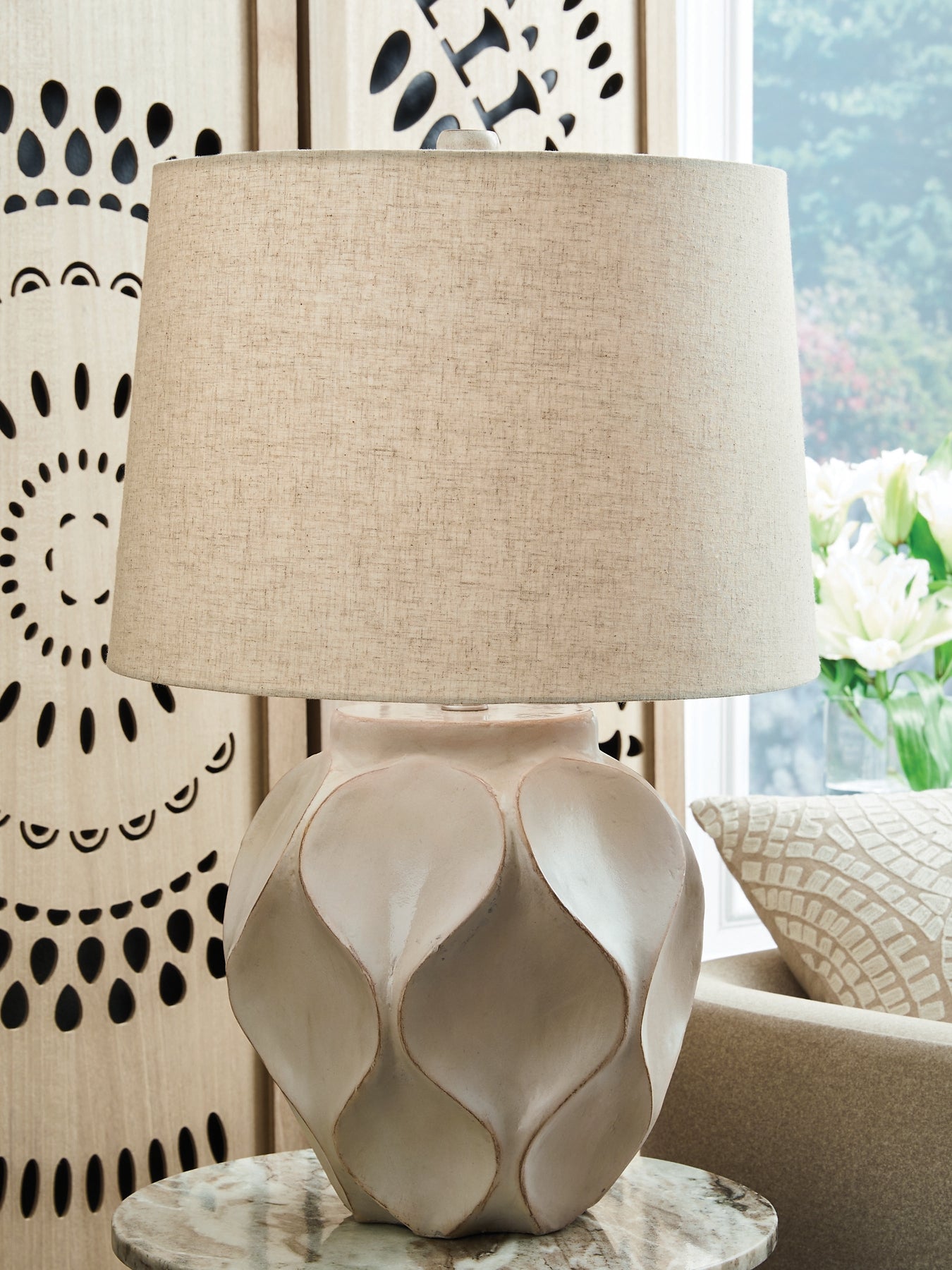 Lampe de table en papier Edselham (1/CN)