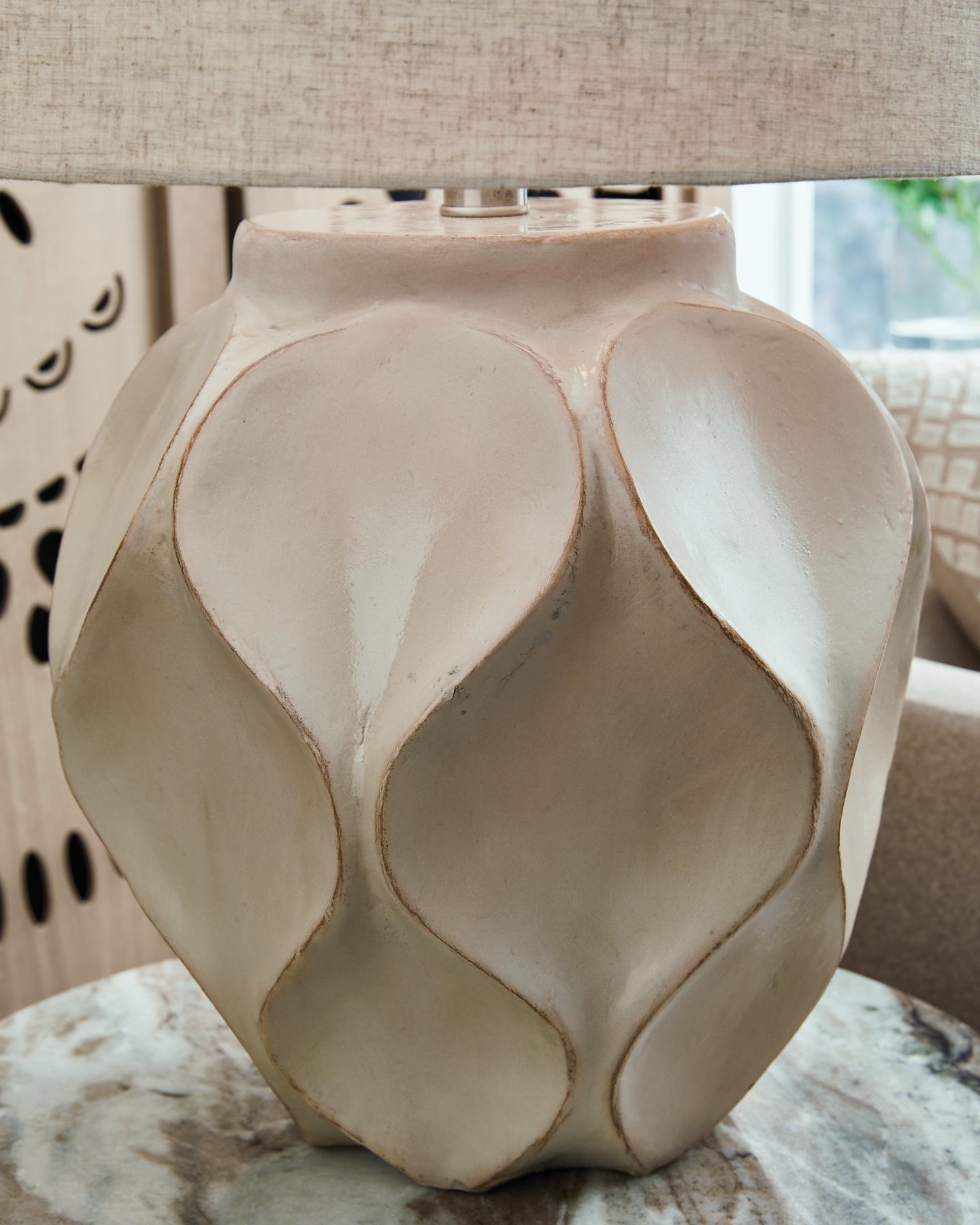 Lampe de table en papier Edselham (1/CN)