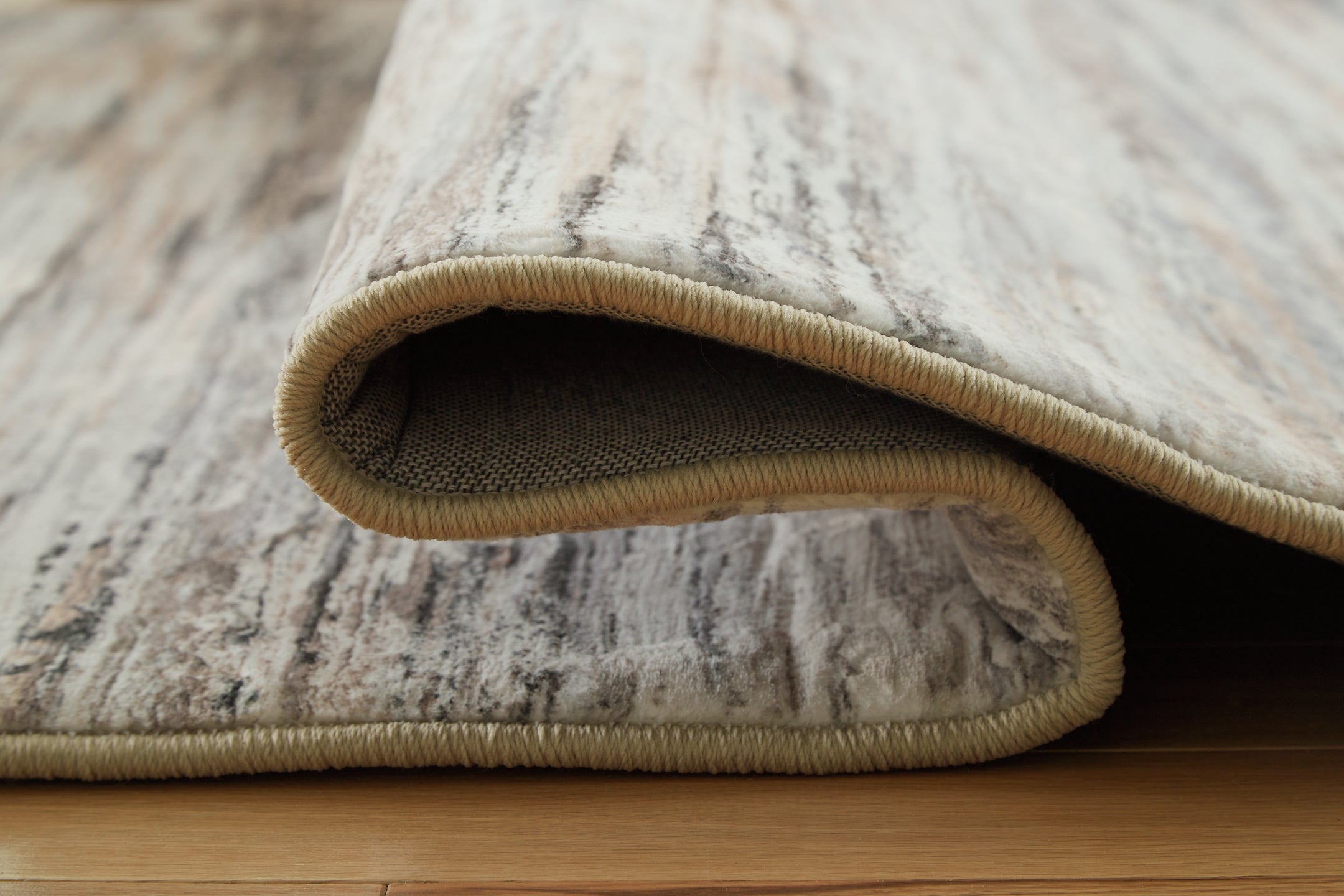 Tapis Nace en mousse à mémoire de forme de taille moyenne