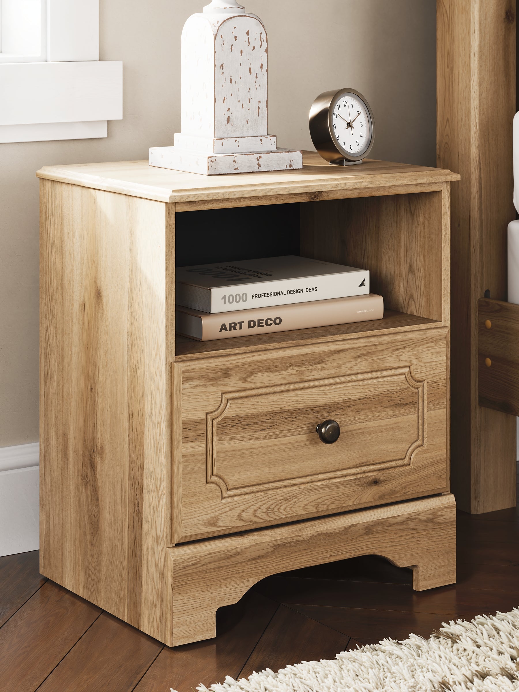 Lit à panneaux complet Aleaport avec commode à miroir et table de chevet